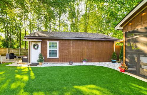 Home with Hot Tub, Playset and Grills in Clarksville! - Foto 26