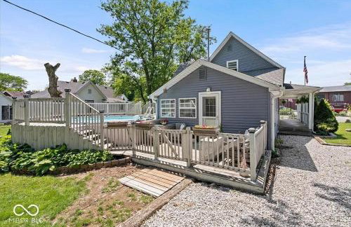 Downtown Whitestown with King Suite and Pool - Foto 16