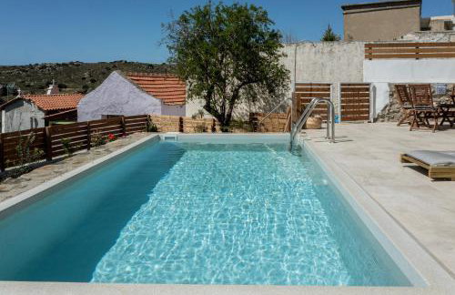 Nomas Home Skaloti with Private Pool - Foto 28