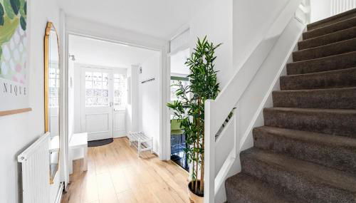 Arte Stays - 3-Bedroom Bright House London, Haggerston, Garden, Parking, 8 min walk to Haggerston Station, weekly or monthly stays, serviced accommodation - 7 guests - Foto 3