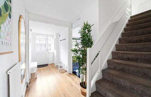 Arte Stays - 3-Bedroom Bright House London, Haggerston, Garden, Parking, 8 min walk to Haggerston Station, weekly or monthly stays, serviced accommodation - 7 guests - Foto 3