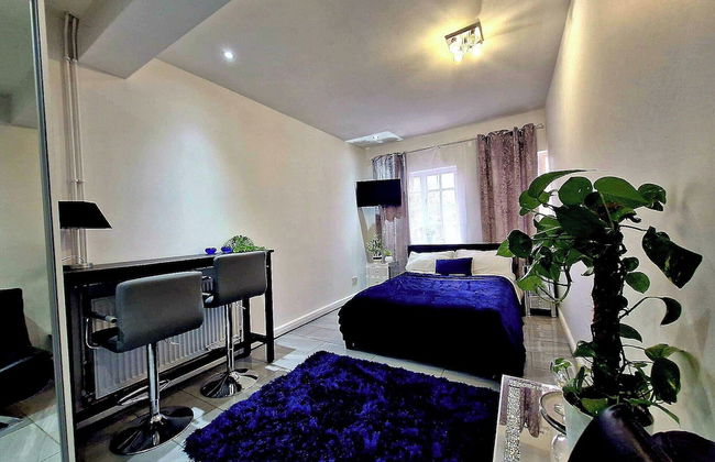 Seaside Bliss Apartment for Style and Comfort - Photo 10