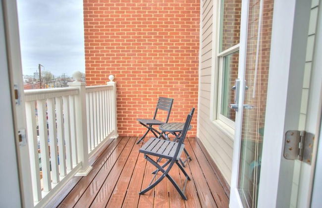 Walk Score 91 Balcony Near King ST - Photo 4