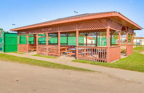 Furnished Deck Waterfront Port Isabel Cottage! - Foto 37