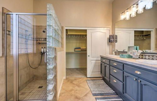 Spacious Folsom Getaway with Pool and Hot Tub! - Foto 17