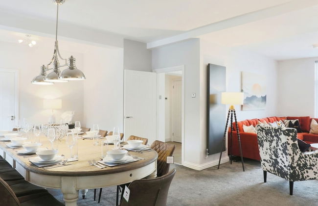 Deluxe 7 Bedroom Property in Solihull - Foto 1