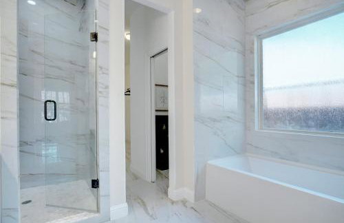 GORGEOUS 5-bd 4ba w Pool, Hot Tub, 2 kitchens, & Game Room Near Dallas Airports! - Foto 32