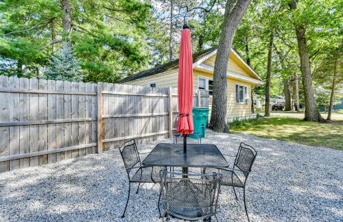 Steps to Houghton Lake Cabin with Fire Pit! - Foto 22