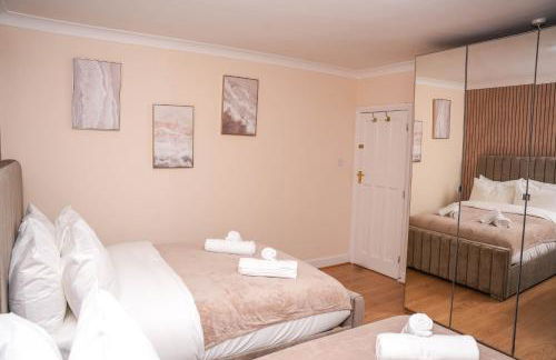 Large 4 Bedroom House Near Heathrow and M4 Free Parking - Foto 47