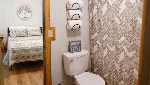 Lakeside Retreat - Romantic Cabin - Resort Pool, Dock, Fire Pit! - Foto 2