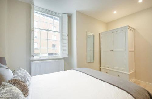 Elegant Epsom Flat in Period Building - Photo 22