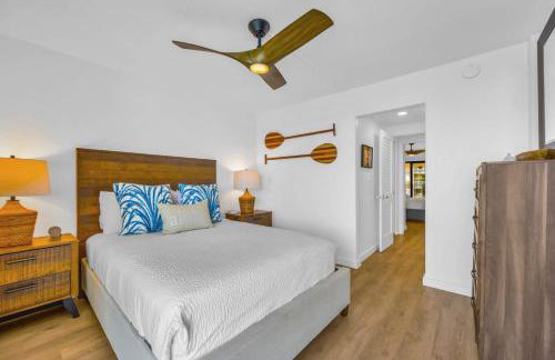 Oceanfront Modern Coastal Remodel - Serene Sunsets & Relaxation on Large Lanai - Foto 9