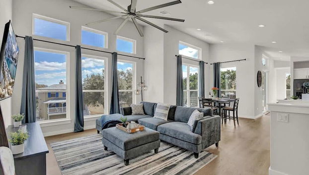 Stunning Lake Home With Pool-beach-gym-boat Access - Foto 2, Profilbild