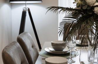 Large 4 Bed Home - Fast Wifi, Smart TV's & Free Parking - Near A66 - Foto 16