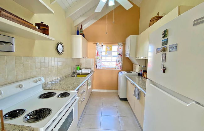 The Gem is Located a few Minutes Walk to the Gorgeous Bottom Bay Beach - Foto 6