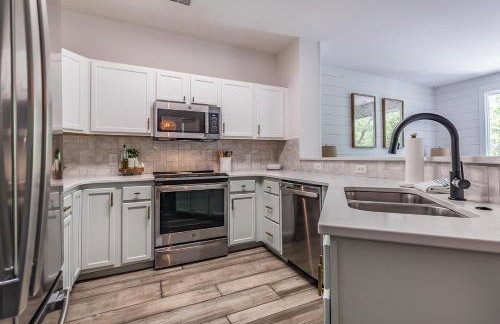 New Listing! Walking distance to Marina. - Foto 12