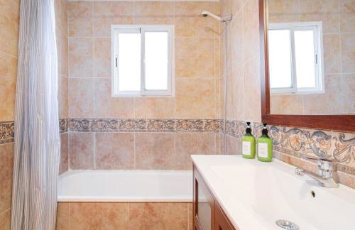 Montefaro Spacious Townhouse - Beach & pool - Photo 27