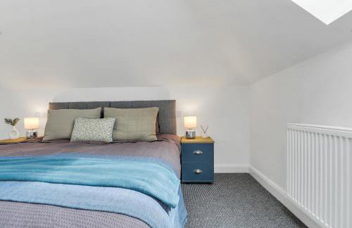 Comfortable 3-Bed Dormer Bungalow Family & Business Friendly - Photo 8