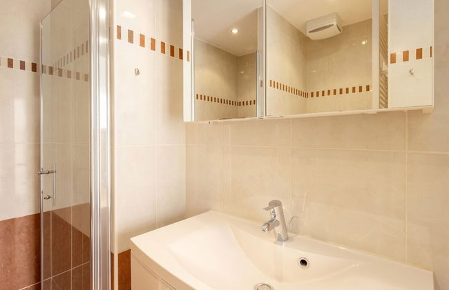 Comfortable Bungalow With Massage Shower, Within Nature - Photo 10