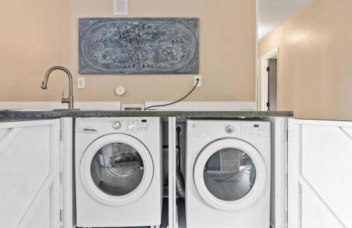 Chill Retreat, hot tub, large private yard - Foto 24