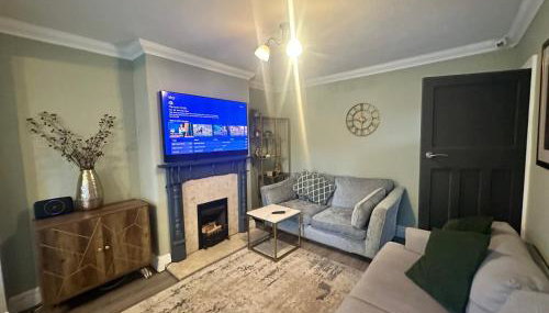 Family-Friendly 4BR Home in Sale, Manchester - Garden & Double Driveway - Foto 2