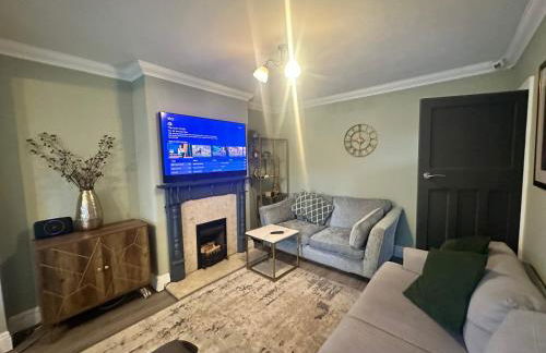 Family-Friendly 4BR Home in Sale, Manchester - Garden & Double Driveway - Foto 2