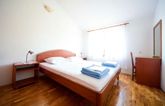 Deluxe Two-bedroom Apartment With a Jacuzzi Large Terrace With Garden - Foto 8