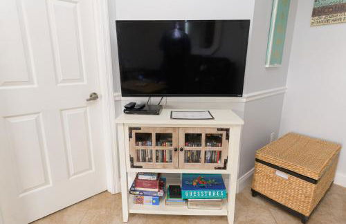 Enchanting 2-Bedroom Ground Floor Beach Condo at Cape Canaveral WiFi & AC - Foto 32