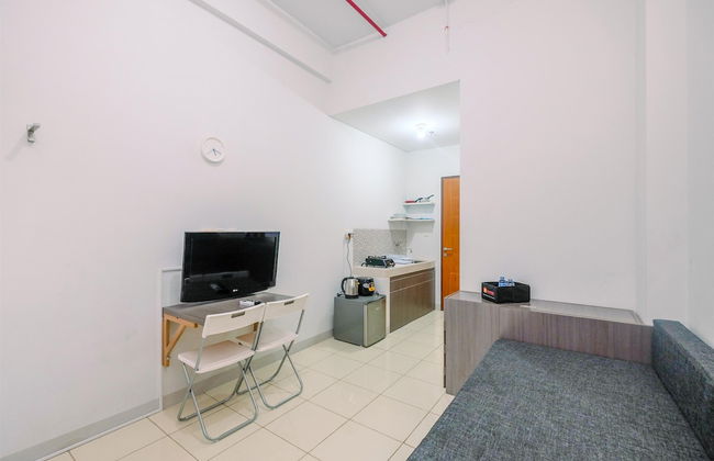 Comfortable and Minimalist Studio at Dave Apartment - Photo 7