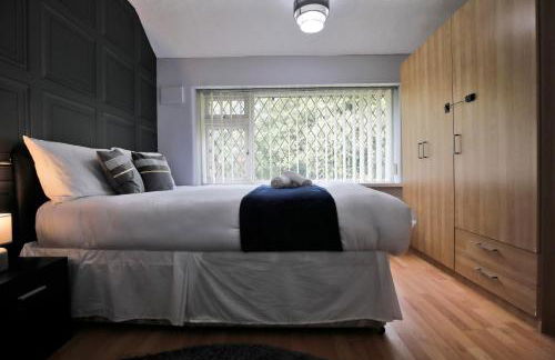 Spacious 3BR by Avalora Shortlets & Serviced Accommodations Queensway with big garden, Near train station - Foto 60