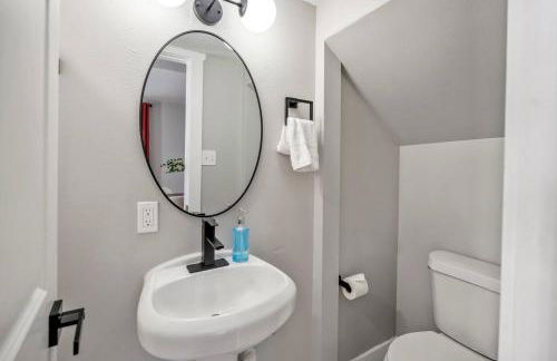 2-Bedroom - Equipped Kitchen - Gated Parking! - Foto 6