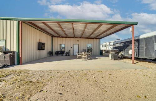 Large Patio and Grill! Group Stay in Midland - Foto 2