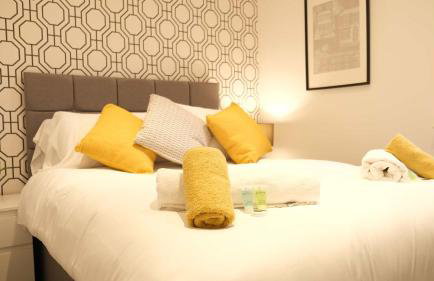 Lovely 2 Bed Apartment w Garden near Northampton - Photo 9