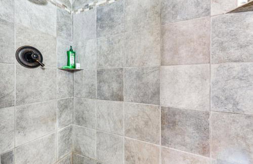 Lakefront Oscar Home with Game Room and Boat Dock! - Foto 15