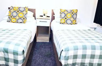 Cheadle l 2-Bed Flat l Near Airport & Christie - Photo 12