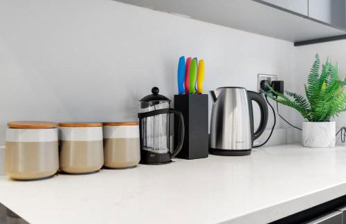 Modern 4 Bedroom House With Parking in Farnham Royal, Slough By 360stays - Foto 10