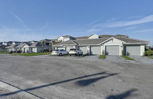 Ave Maria Golf Retreat with Resort Perks and Balcony - Photo 24