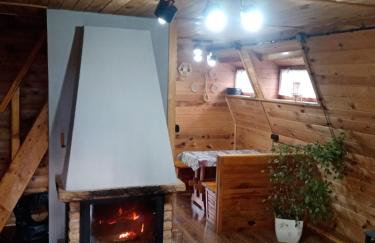 Chatka pod lasem - Foto 1