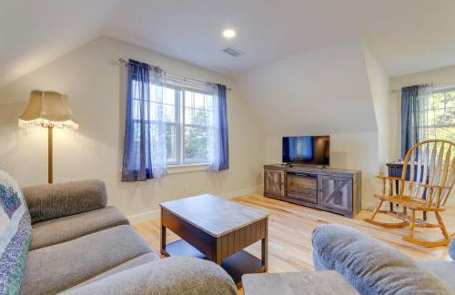 Sun-Dappled Retreat - Walk to Wickaboag Lake! - Foto 14