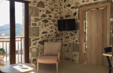 Mirthia Apartments - Photo 3