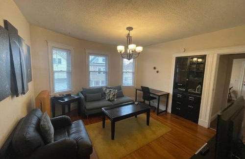 Cozy Large House close to TUFTS/Harvard/MIT 4BR - Foto 1