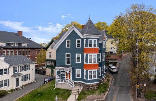 Downtown Beverly Minutes to Salem+Train w/Parking - Photo 1