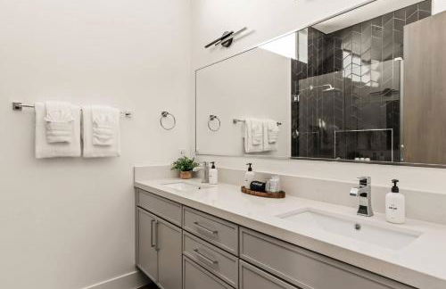 Desert Oasis: Pool, Spa, Golf Sim + EV Charger - Foto 21