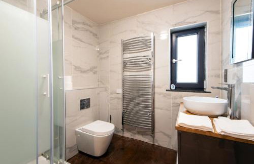 Spacious Cottage 3 Bedrooms with Free Private Parking in a Central Location - Foto 3