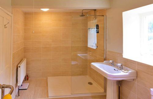 Finest Retreats - Islip Mill House - Beautiful Riverside Home - Photo 27