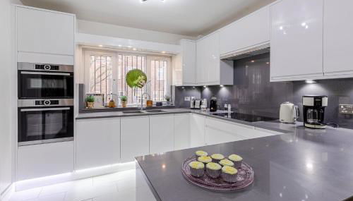 Notting Hill & Hyde Park EXCLUSIVE WEST-END SERENE DESIGNER FAMILY HOME 5Bed4bath - Foto 3, dishwasher, pet friendly, toaster, minibar