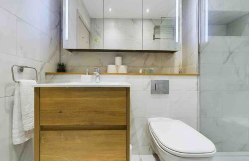 stylish 2bed condo city centre - Photo 2