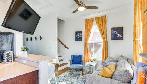 Walk to Beach: Family Home w/ Patio in Galveston - Photo 3