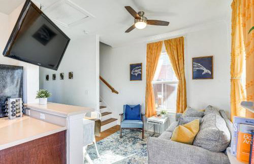 Walk to Beach Family Home with Patio in Galveston - Foto 3