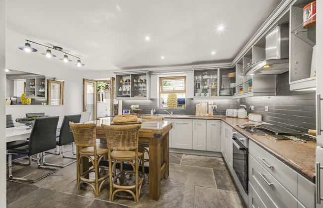 Coach House - Photo 28